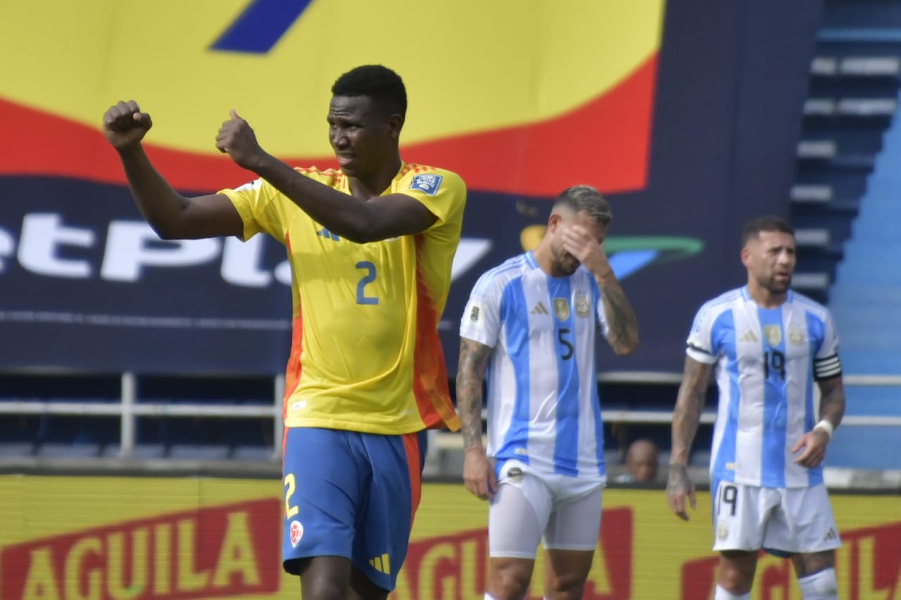 Yerson Mosquera celebra la obtención del gol