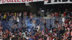 El enfrentamiento entre bandas se presentó en la tribuna sur del escenario.