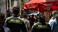 Agentes de la Policía Metropolitana en vigilancia por el Centro de Barranquilla.