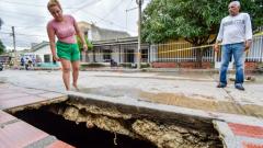 La socavación por la que cayó la mujer