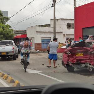 Fue tal la magnitud del impacto, que las dos calzadas de la vía quedaron bloqueadas