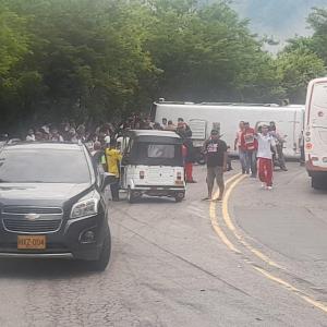 Así quedó el bus escolar. 