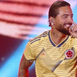 Maluma en medio de su presentación en el Fan Festival de Catar. 