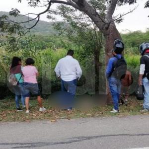 Tras conocerse la noticia, personal de la Seccional de Tránsito y Transporte de la Policía del Atlántico llegó al sitio para comenzar a buscar al conductor del vehículo involucrado.