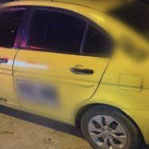 En este taxi se encontró el cadáver cuyo caso genera consternación en todo el país