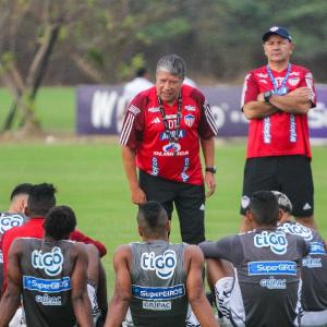 'Bolillo' Gómez durante su primer entrenamiento con Junior