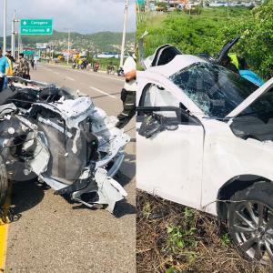 Aspecto de los dos fragmentos del vehículo que sufrió como consecuencia del grave impacto. 