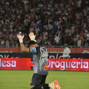 Sebastián Viera, de rodillas en su despedida