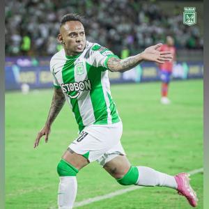 Jarlan Barrera celebrando un gol con la camiseta 'verdolaga'