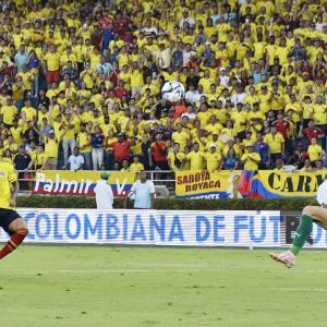 Luis Díaz en el disparo que pudo representar el 3-1 para Colombia