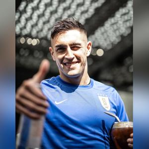 Santiago Mele en su llegada a la convocatoria de Uruguay