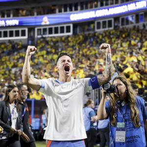 James David Rodríguez celebrando delante de la gente