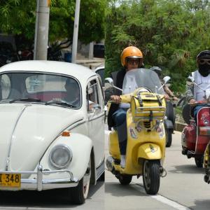 Imágenes del desfile, que incluyó carros y motos