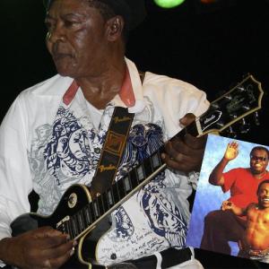  Zouke Zouke, de la banda Empire Bakuba, con las cuerdas exquisitas de Lokassa Ya M’bongo.