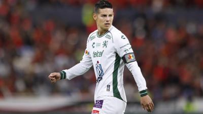 James Rodríguez en un partido con León.