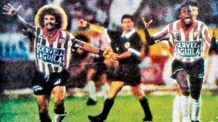 Celebración de un gol de aquel partido por parte de 'el pibe´ Valderrama y 'niche' Guerrero. 