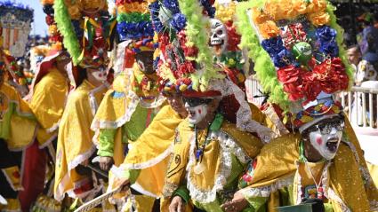 Los garabatos hicieron parte activa del desfile en la vía 40