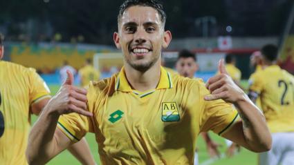 Gonzalo Lencina celebrando un gol con la camiseta de Bucaramanga