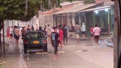 Enfrentamiento bajo la lluvia