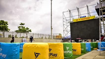 En el Pabellón de Cristal se instaló una pantalla gigante.