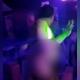 Aspecto del alcalde en medio de su desnudo en una discoteca