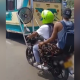 Motociclista instaló un ventilador en su vehículo