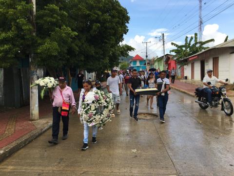 Acto por la cristiana sepultura de Jimis Narváez en Chalán.